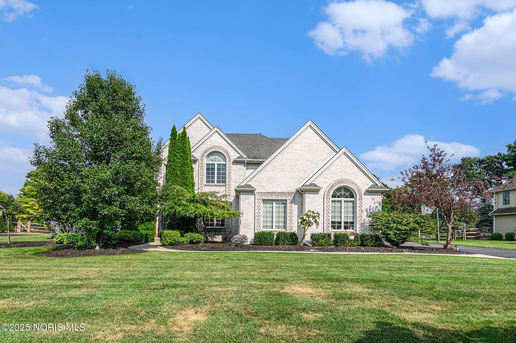 Photo for 3963 Coneflower Lane, Maumee, OH 43537 (MLS # 10000716)