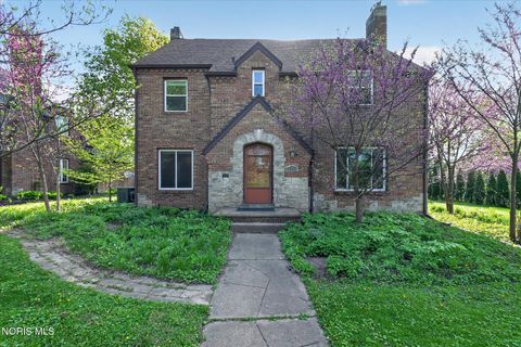 Photo of 2204 Orchard Road, Ottawa Hills, OH 43606 (MLS # 10006896)