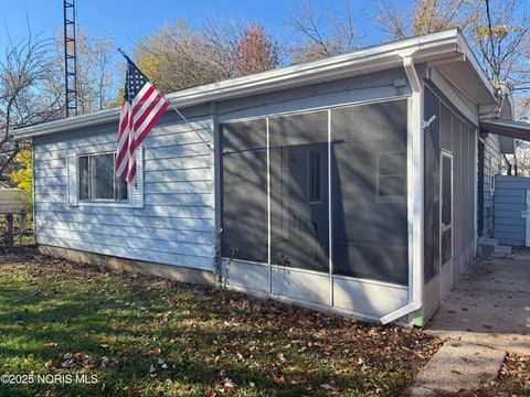 Photo of 424 Mayberry Street, Toledo, OH 43609 (MLS # 10001500)