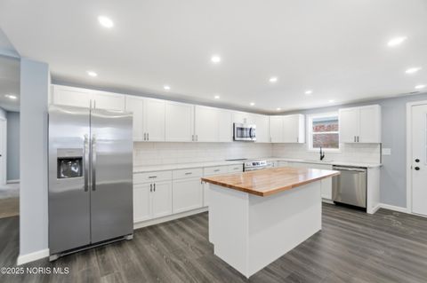 Tiny photo for 2014 W Sandusky Street, Findlay, OH 45840 (MLS # 10002012)