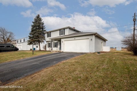 Photo of 7638 Grenlock Drive, Sylvania, OH 43560 (MLS # 10003086)