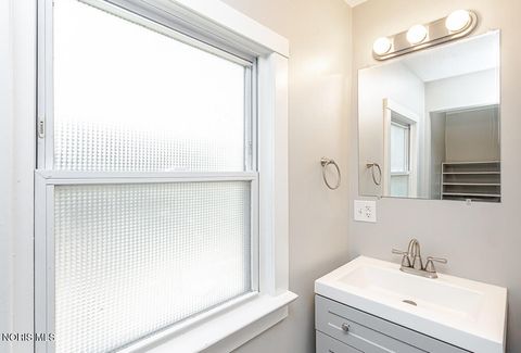 Tiny photo for 2119 Evansdale Avenue, Toledo, OH 43607 (MLS # 10008470)