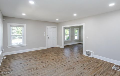 Tiny photo for 2119 Evansdale Avenue, Toledo, OH 43607 (MLS # 10008470)
