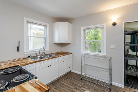 Tiny photo for 2119 Evansdale Avenue, Toledo, OH 43607 (MLS # 10008470)