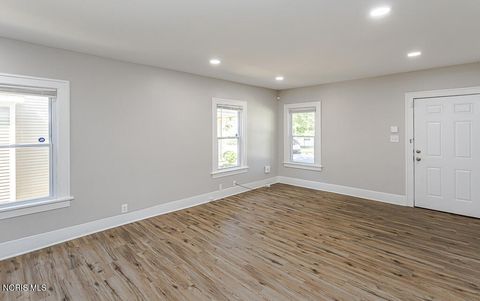 Tiny photo for 2119 Evansdale Avenue, Toledo, OH 43607 (MLS # 10008470)