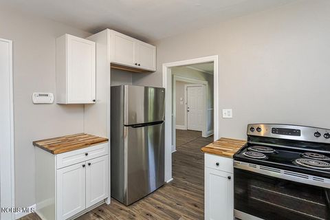 Tiny photo for 2119 Evansdale Avenue, Toledo, OH 43607 (MLS # 10008470)