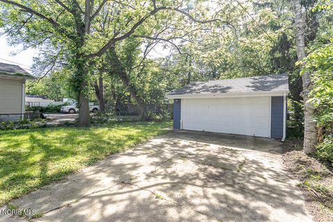Tiny photo for 2119 Evansdale Avenue, Toledo, OH 43607 (MLS # 10008470)