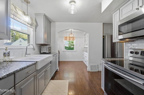 Tiny photo for 2540 Secor Road, Toledo, OH 43606 (MLS # 10014114)