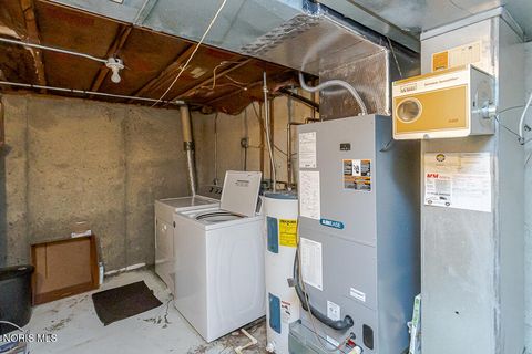 Tiny photo for 6727 Garden Road, Maumee, OH 43537 (MLS # 10008368)