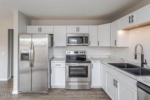 Tiny photo for 6727 Garden Road, Maumee, OH 43537 (MLS # 10008368)
