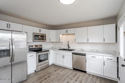 Tiny photo for 6727 Garden Road, Maumee, OH 43537 (MLS # 10008368)