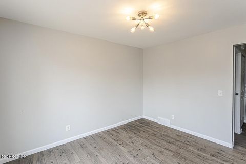 Tiny photo for 6727 Garden Road, Maumee, OH 43537 (MLS # 10008368)