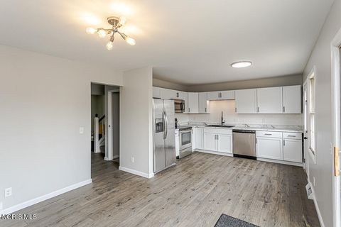 Tiny photo for 6727 Garden Road, Maumee, OH 43537 (MLS # 10008368)