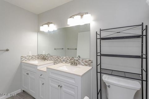 Tiny photo for 6727 Garden Road, Maumee, OH 43537 (MLS # 10008368)