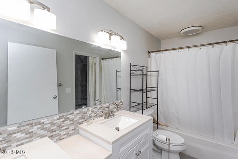 Tiny photo for 6727 Garden Road, Maumee, OH 43537 (MLS # 10008368)