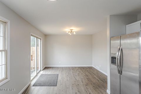 Tiny photo for 6727 Garden Road, Maumee, OH 43537 (MLS # 10008368)