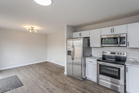 Tiny photo for 6727 Garden Road, Maumee, OH 43537 (MLS # 10008368)