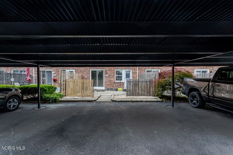 Tiny photo for 6727 Garden Road, Maumee, OH 43537 (MLS # 10008368)
