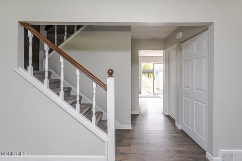 Tiny photo for 6727 Garden Road, Maumee, OH 43537 (MLS # 10008368)