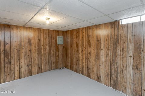 Tiny photo for 6727 Garden Road, Maumee, OH 43537 (MLS # 10008368)