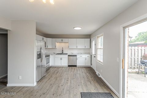 Tiny photo for 6727 Garden Road, Maumee, OH 43537 (MLS # 10008368)