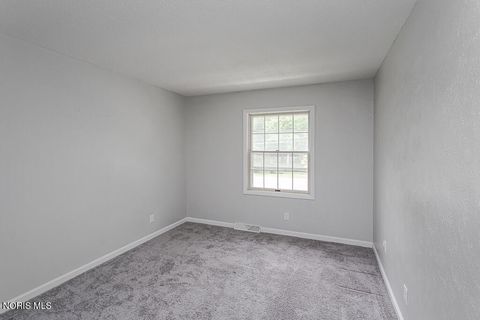 Tiny photo for 6727 Garden Road, Maumee, OH 43537 (MLS # 10008368)
