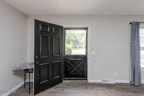 Tiny photo for 6727 Garden Road, Maumee, OH 43537 (MLS # 10008368)
