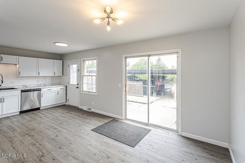 Tiny photo for 6727 Garden Road, Maumee, OH 43537 (MLS # 10008368)