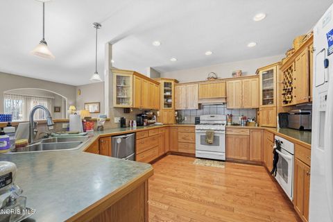 Tiny photo for 6096 Huntington Road, Sylvania, OH 43560 (MLS # 10004033)