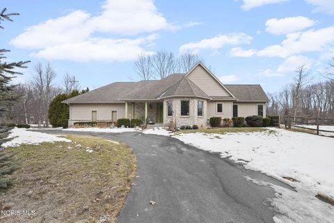Photo of 6096 Huntington Road, Sylvania, OH 43560 (MLS # 10004033)