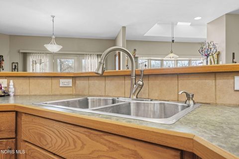 Tiny photo for 6096 Huntington Road, Sylvania, OH 43560 (MLS # 10004033)