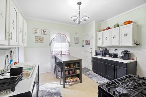 Tiny photo for 1303 Dawson Street, Toledo, OH 43605 (MLS # 10014048)