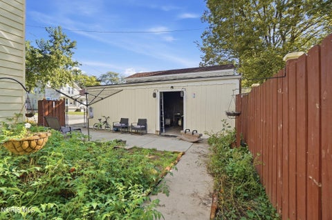 Tiny photo for 1303 Dawson Street, Toledo, OH 43605 (MLS # 10014048)