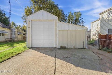 Tiny photo for 1303 Dawson Street, Toledo, OH 43605 (MLS # 10014048)