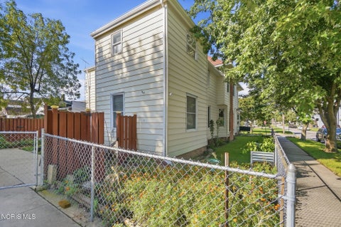 Tiny photo for 1303 Dawson Street, Toledo, OH 43605 (MLS # 10014048)