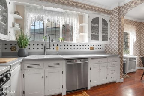 Tiny photo for 2542 Meadowwood Drive, Toledo, OH 43606 (MLS # 10005839)