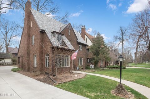 Tiny photo for 2542 Meadowwood Drive, Toledo, OH 43606 (MLS # 10005839)