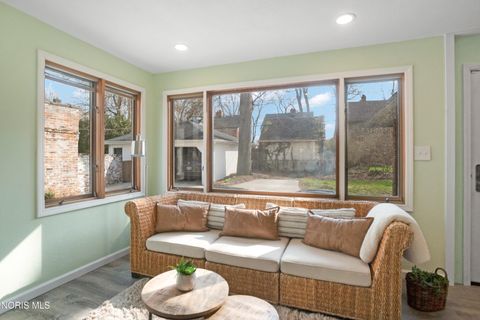 Tiny photo for 2542 Meadowwood Drive, Toledo, OH 43606 (MLS # 10005839)