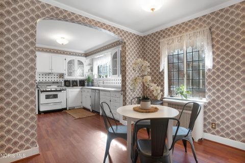 Tiny photo for 2542 Meadowwood Drive, Toledo, OH 43606 (MLS # 10005839)