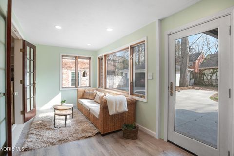 Tiny photo for 2542 Meadowwood Drive, Toledo, OH 43606 (MLS # 10005839)