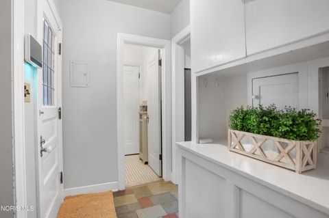 Tiny photo for 2542 Meadowwood Drive, Toledo, OH 43606 (MLS # 10005839)