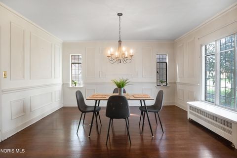 Tiny photo for 2542 Meadowwood Drive, Toledo, OH 43606 (MLS # 10005839)