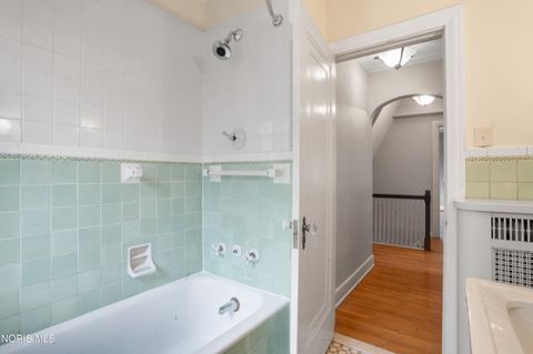 Tiny photo for 2542 Meadowwood Drive, Toledo, OH 43606 (MLS # 10005839)