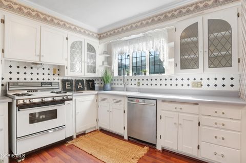 Tiny photo for 2542 Meadowwood Drive, Toledo, OH 43606 (MLS # 10005839)