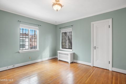 Tiny photo for 2542 Meadowwood Drive, Toledo, OH 43606 (MLS # 10005839)