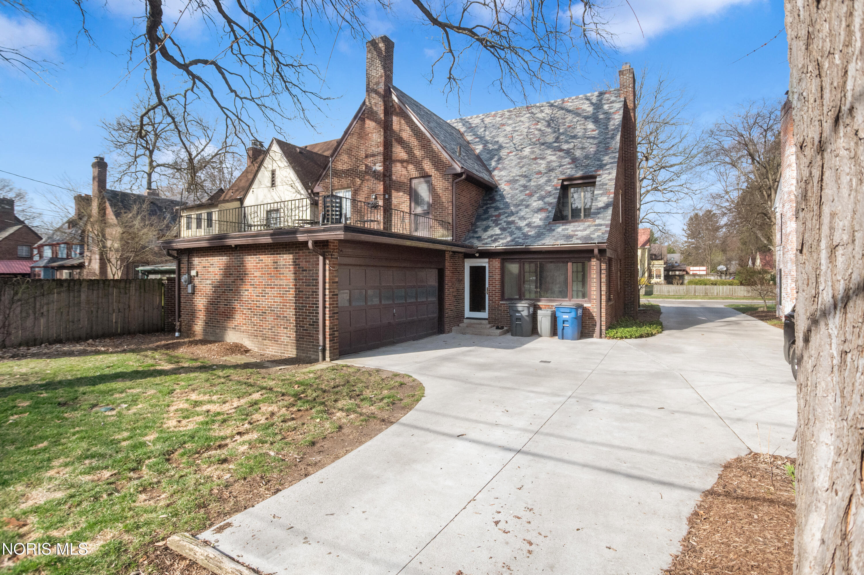 2542 Meadowwood Drive