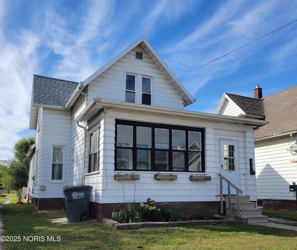 Photo for 1810 Pool Street, Toledo, OH 43605 (MLS # 10000578)