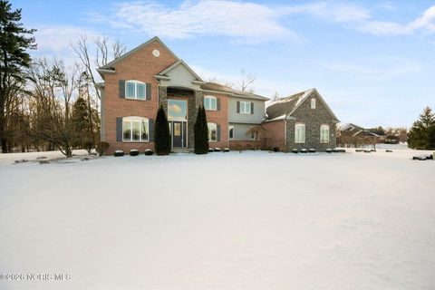 Photo of 3813 Timber Valley Drive, Maumee, OH 43537 (MLS # 10003297)