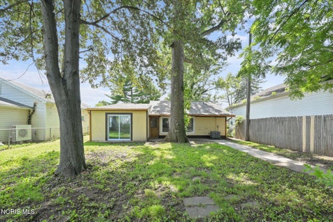 Tiny photo for 1374 Gage Road, Toledo, OH 43612 (MLS # 10012296)