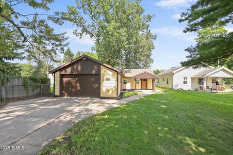 Tiny photo for 1374 Gage Road, Toledo, OH 43612 (MLS # 10012296)